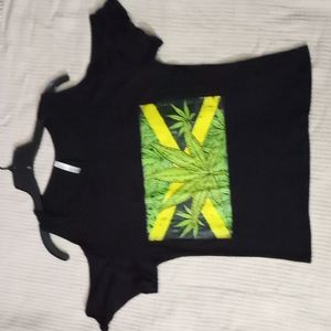 Short Sleeve Open Shoulders t-shirt